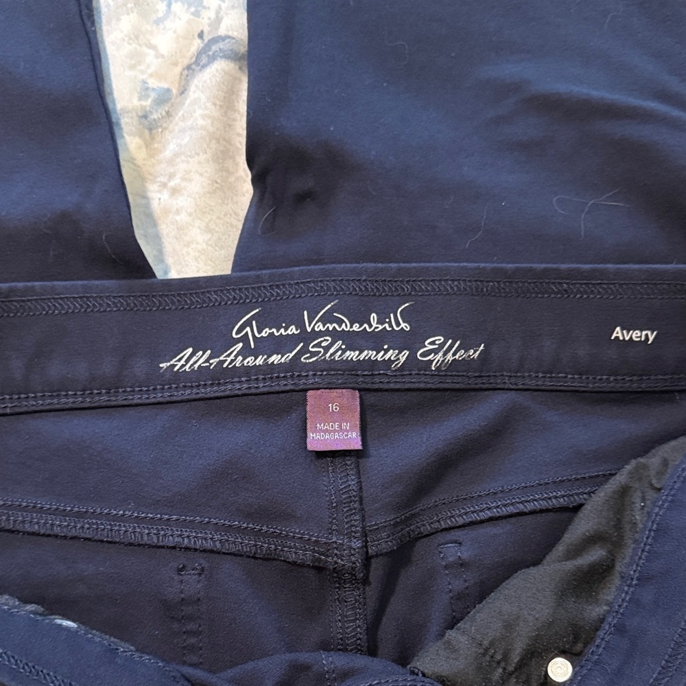Gloria Vanderbilt Avery Navy Blue Pants - Picture 3 of 3
